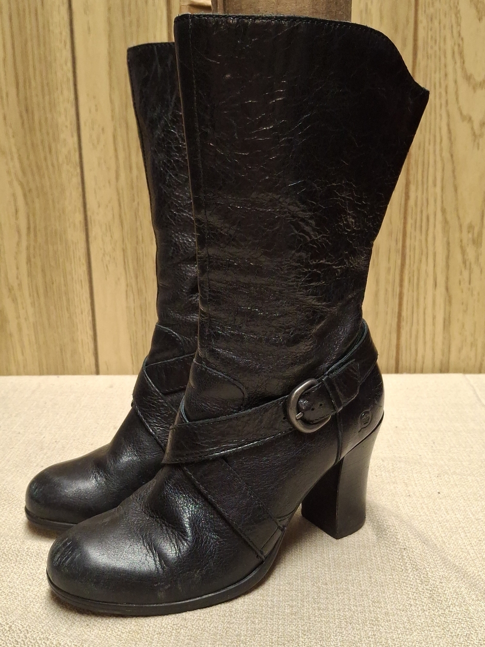 Born Women’s Black Leather Side Zip Heeled Boots Size 7/38